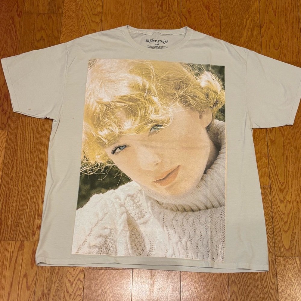 Taylor Swift Folklore Anniversary Collection UO Exclusive T-Shirt Dress - Picture 10 of 12